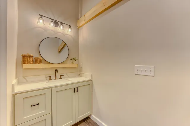 $679,000 | 93 Waterthorn Road, Thornton, NH 03285