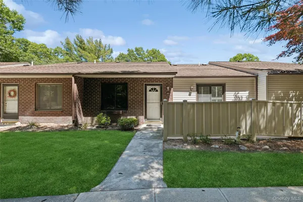 $369,990 | 950 Skyline Drive, Coram, NY 11727