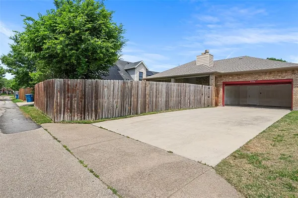 $2,400 | 8406 Willowbrook Drive, Rowlett, TX 75088