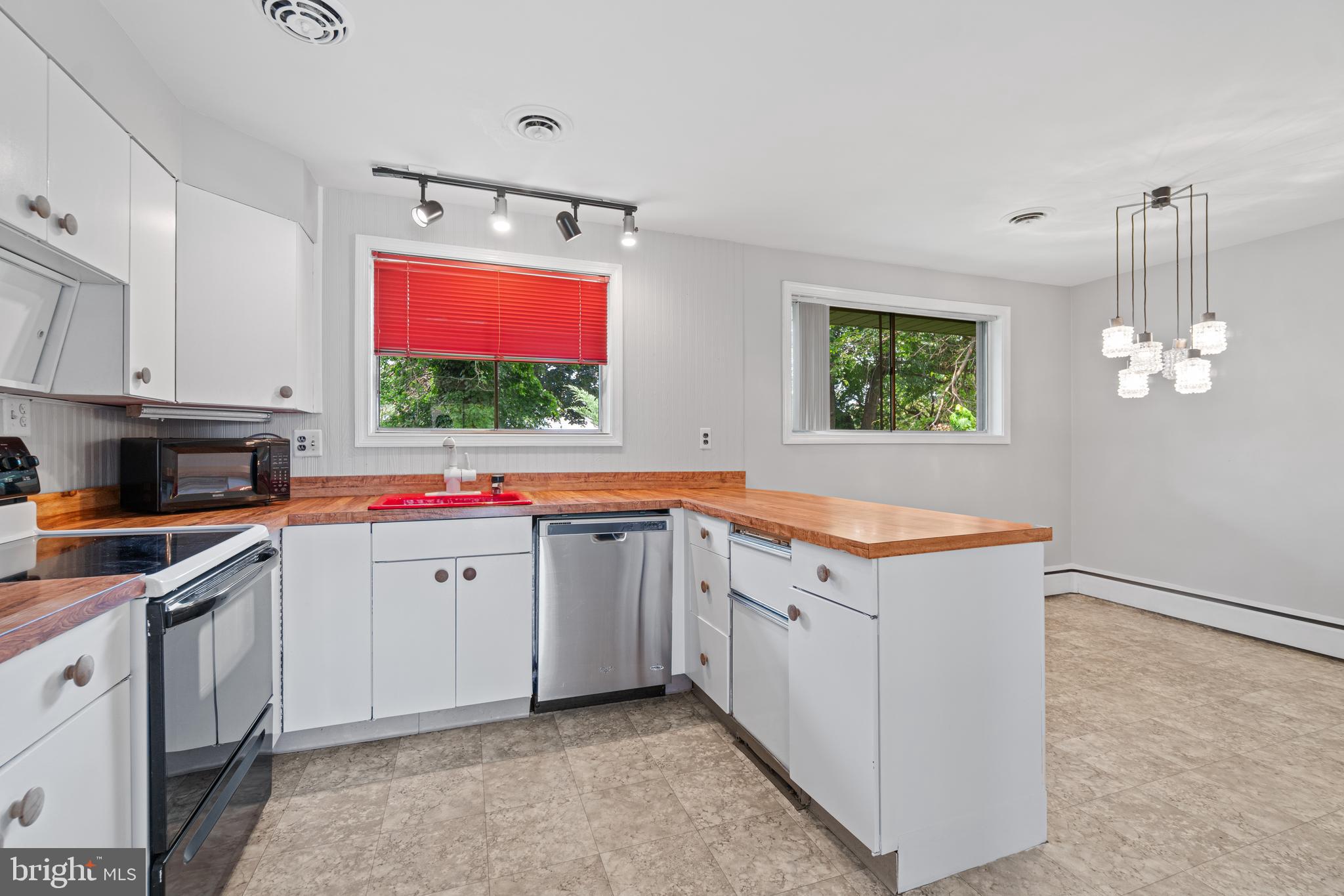 248 Asbury Road Pasadena, MD 21122 - Photo 12 of 32 Kitchen Dining Combo