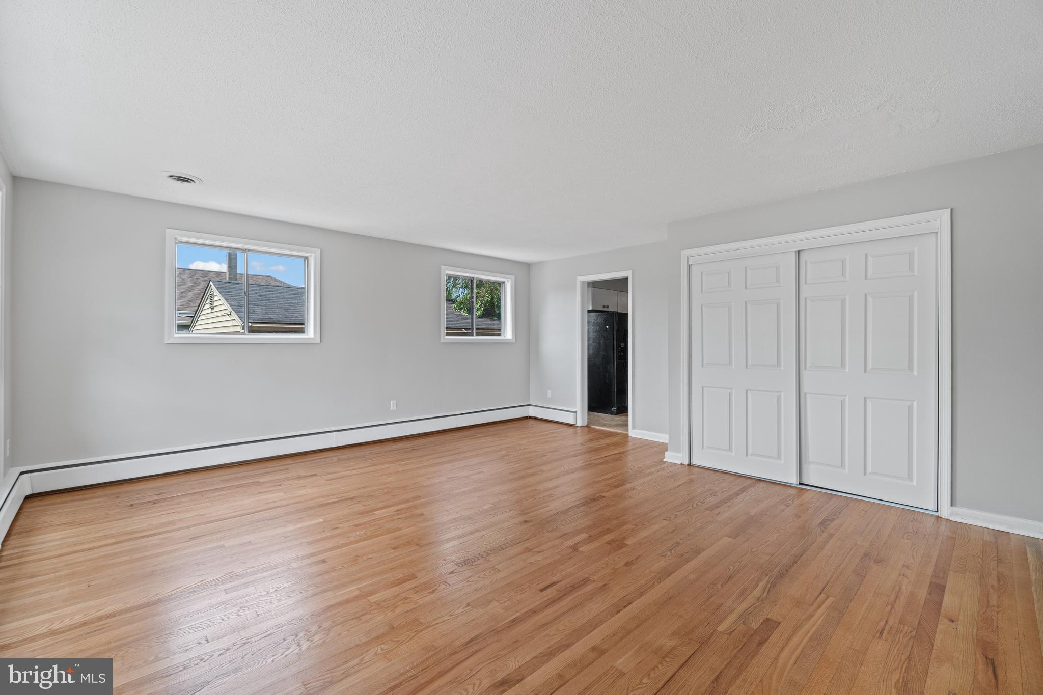 248 Asbury Road Pasadena, MD 21122 - Photo 3 of 32 Living Room