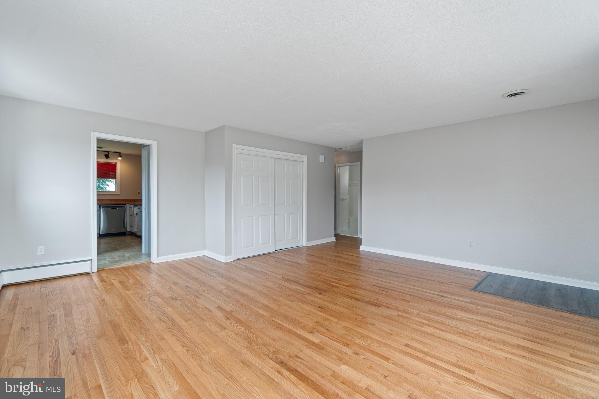 248 Asbury Road Pasadena, MD 21122 - Photo 4 of 32 Living Room