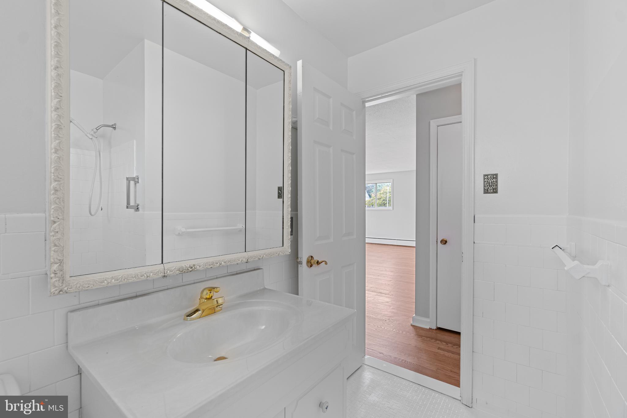 248 Asbury Road Pasadena, MD 21122 - Photo 9 of 32 Bathroom - Main Floor
