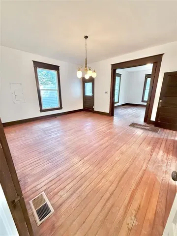 $2,000 | 517 West Hull Street, Denison, TX 75020