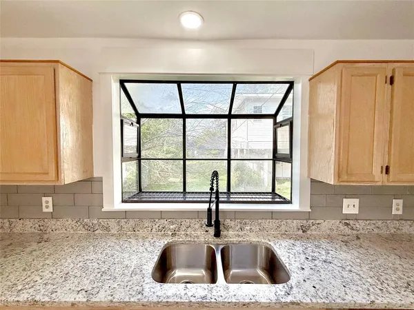 $1,900 | 517 West Hull Street, Denison, TX 75020