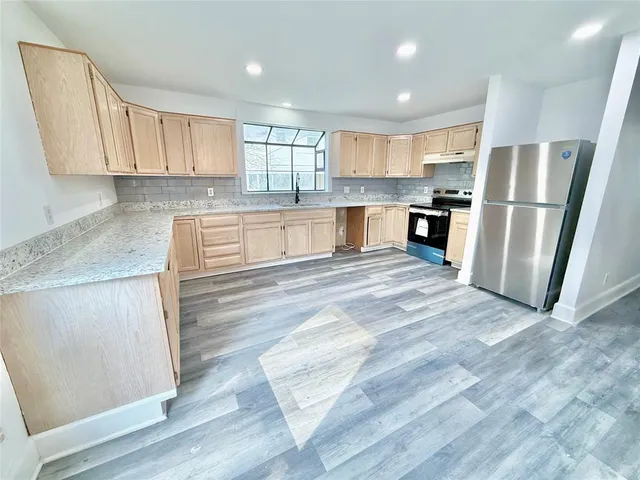 $2,000 | 517 West Hull Street, Denison, TX 75020