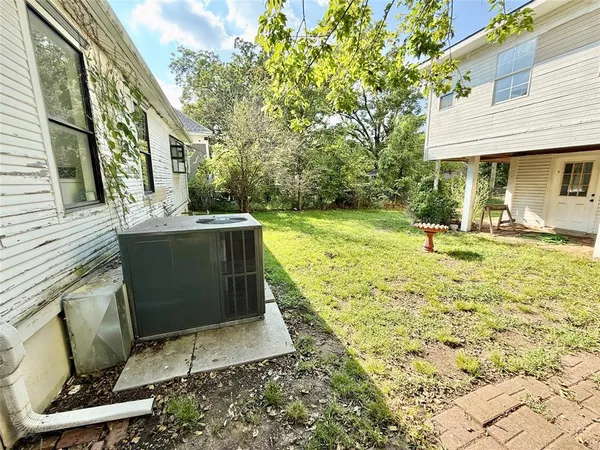 $1,900 | 517 West Hull Street, Denison, TX 75020