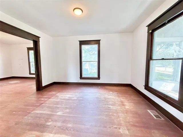 $2,000 | 517 West Hull Street, Denison, TX 75020