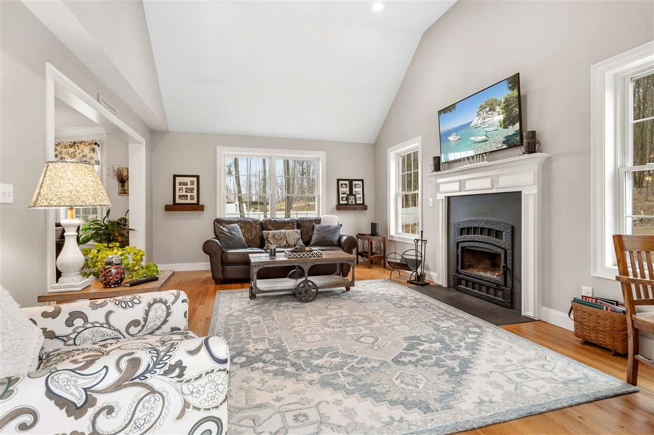 91 Drummer Road Pelham, NH 03076 - Photo 12 of 38 Gallery Image 12