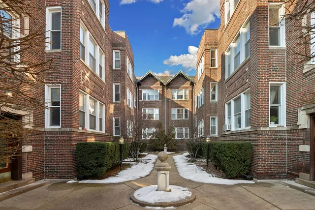 $299,900 | 4864 North Ashland Avenue, Unit 3W, Chicago, IL 60640
