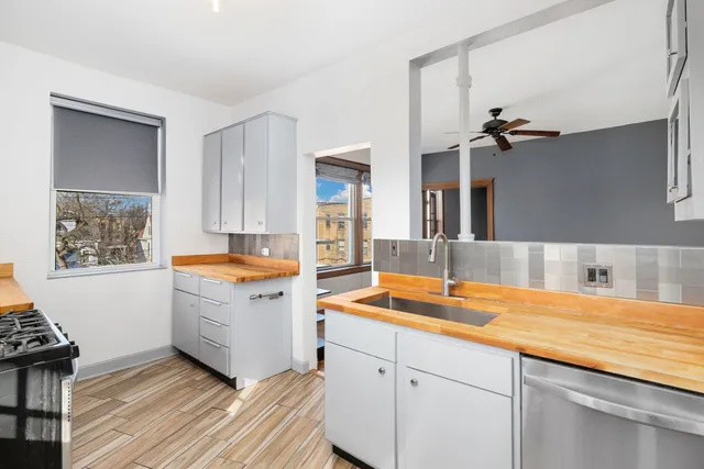 $299,900 | 4864 North Ashland Avenue, Unit 3W, Chicago, IL 60640