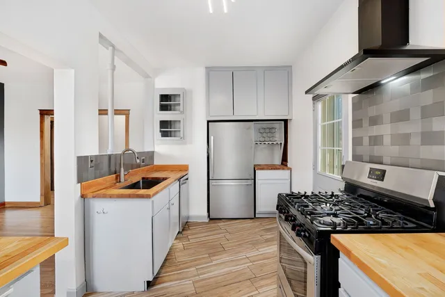 $299,900 | 4864 North Ashland Avenue, Unit 3W, Chicago, IL 60640