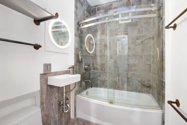 $299,900 | 4864 North Ashland Avenue, Unit 3W, Chicago, IL 60640