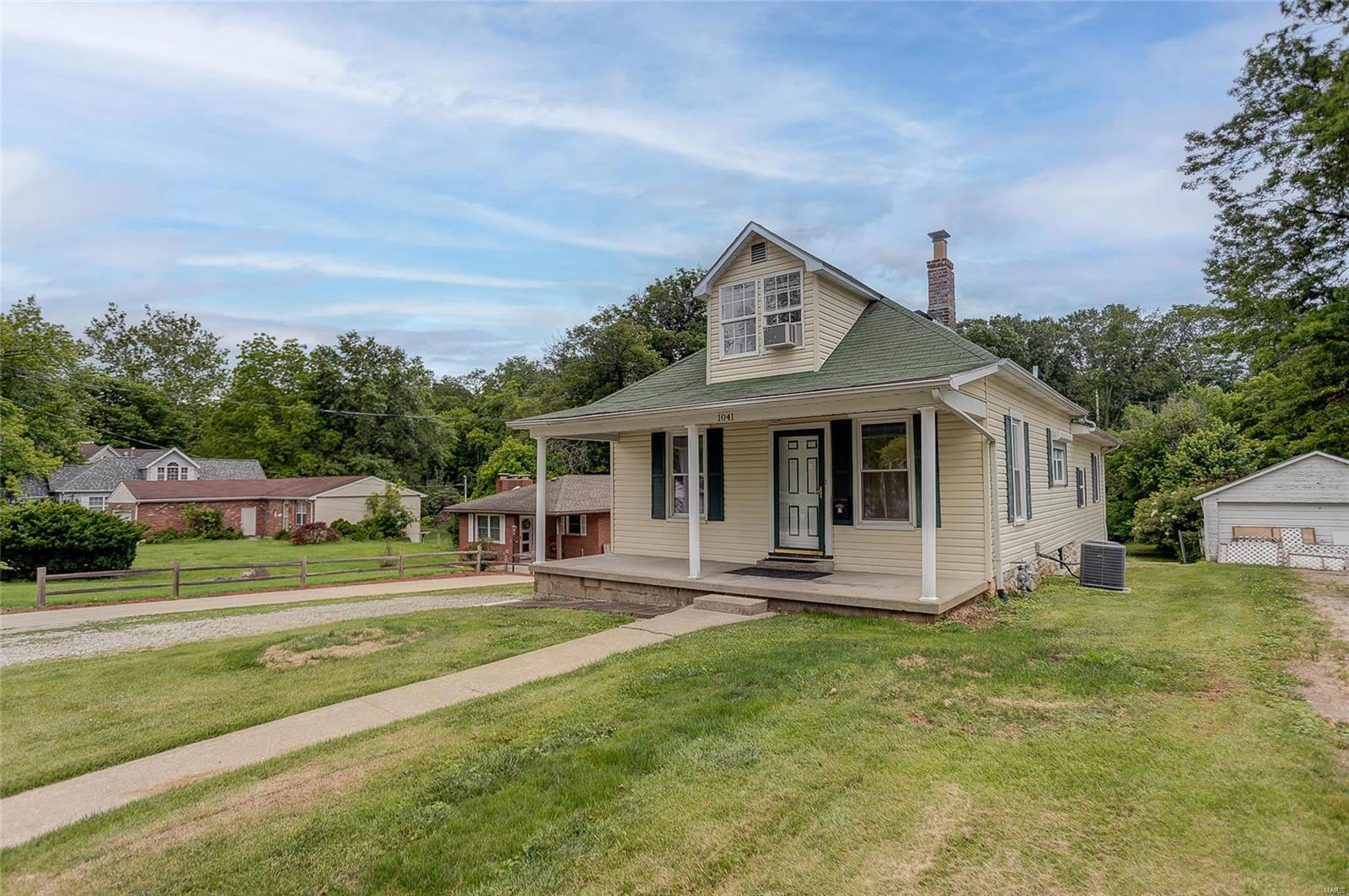 1041 Danforth Street Alton, IL 62002 - Photo 1 of 26