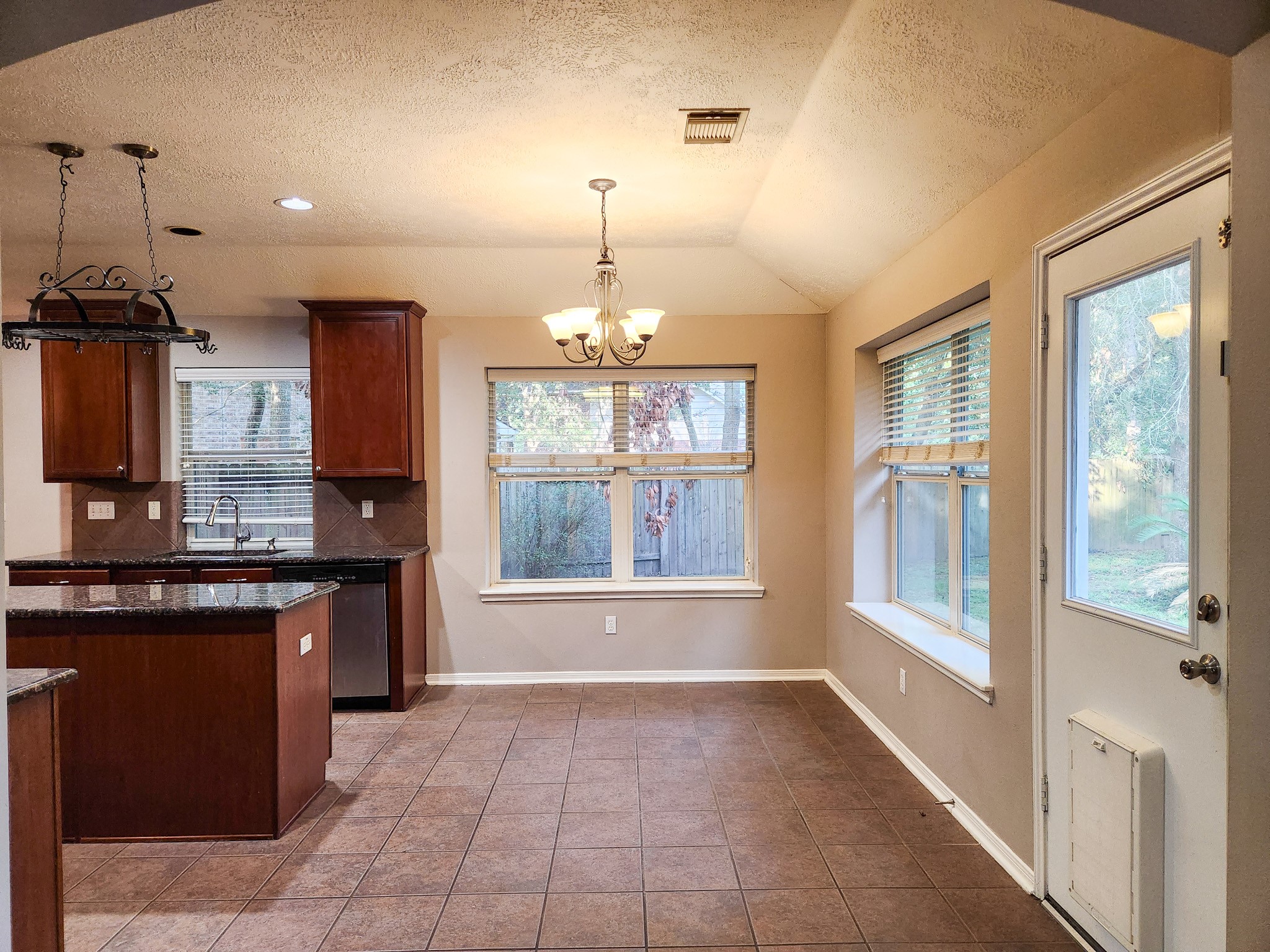7 Wild Orchid Court Conroe, TX 77385 - Photo 12 of 24