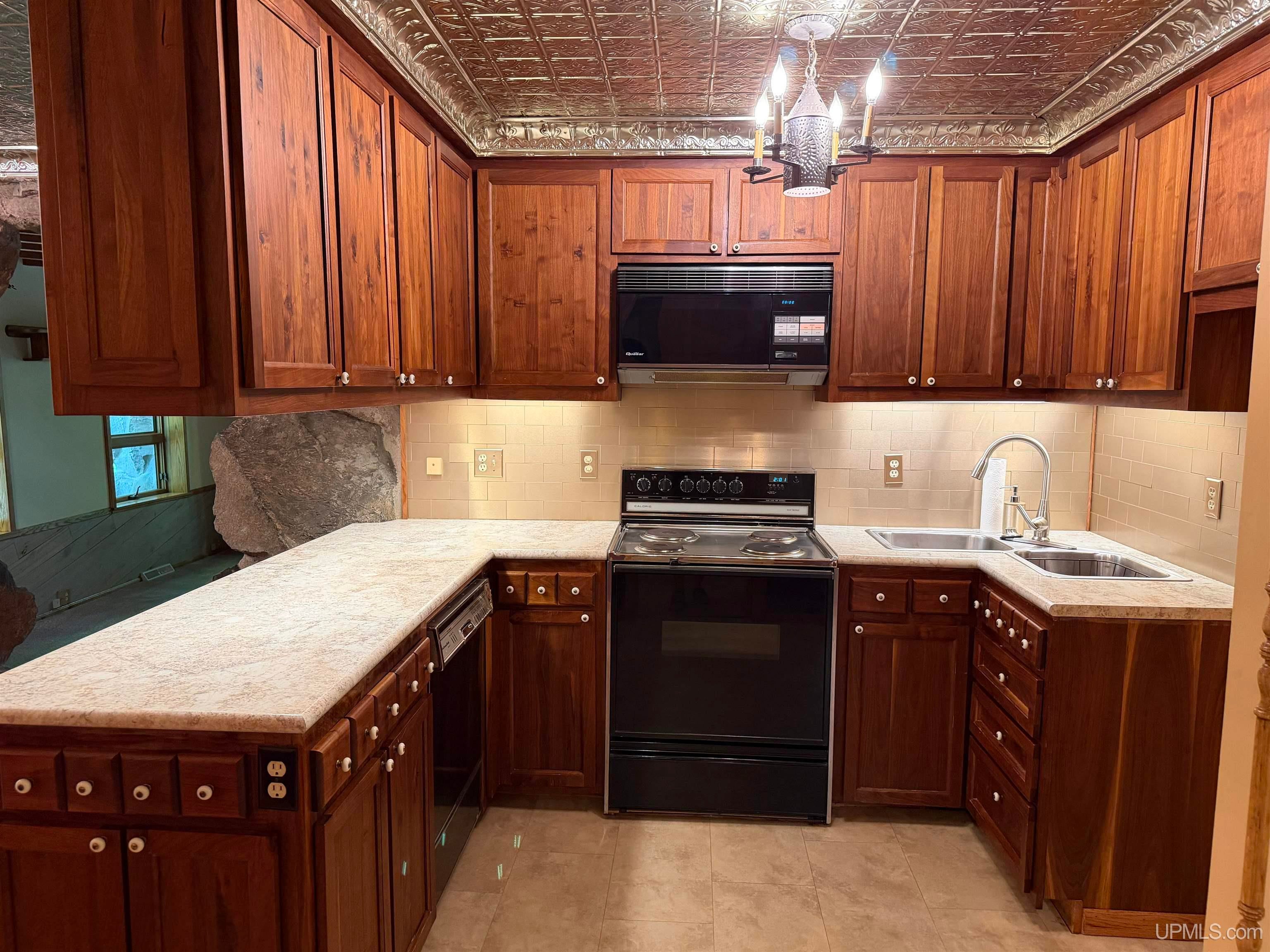 E4901 Slade Road Ironwood, MI 49938 - Photo 11 of 65 Gallery Image 11