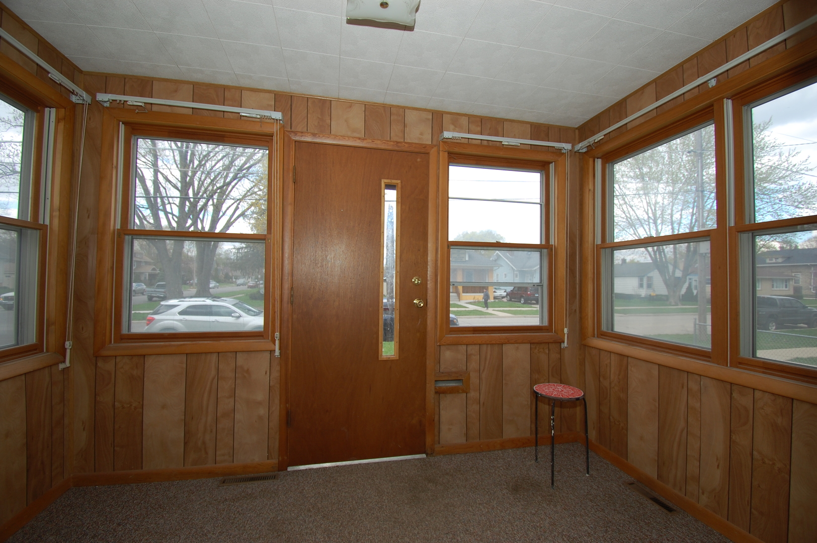 653 Jay Street Elgin, IL 60120 - Photo 9 of 12