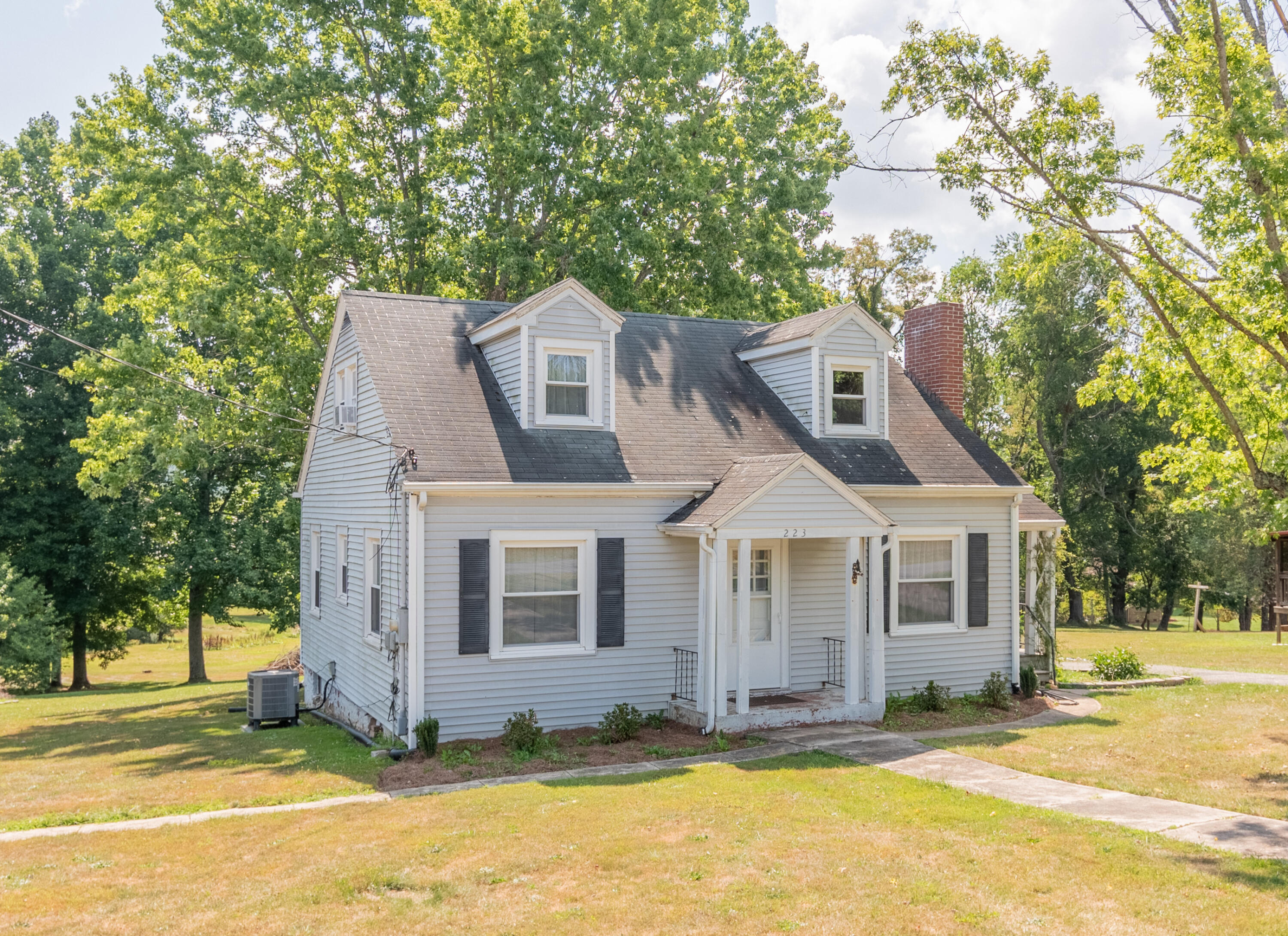 223 Newtown Road Northeast Floyd, VA 24091 - Photo 4 of 44 a view of a house with a swimming pool