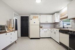 138 Howe Street Marlborough, MA 01752 - Photo 4 of 32