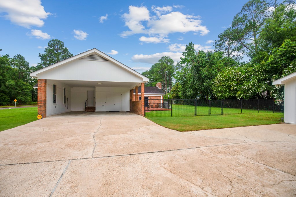 1204 Cambridge Road Dothan, AL 36305 - Photo 45 of 58 carport