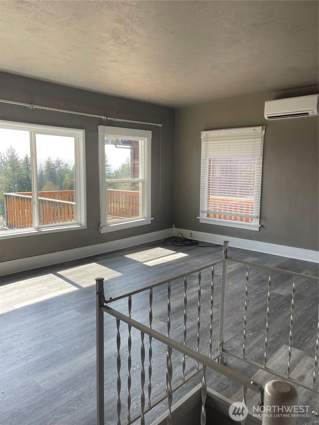 409 2nd Avenue Aberdeen, WA 98520 - Photo 4 of 7 a bathroom with a sink and a window