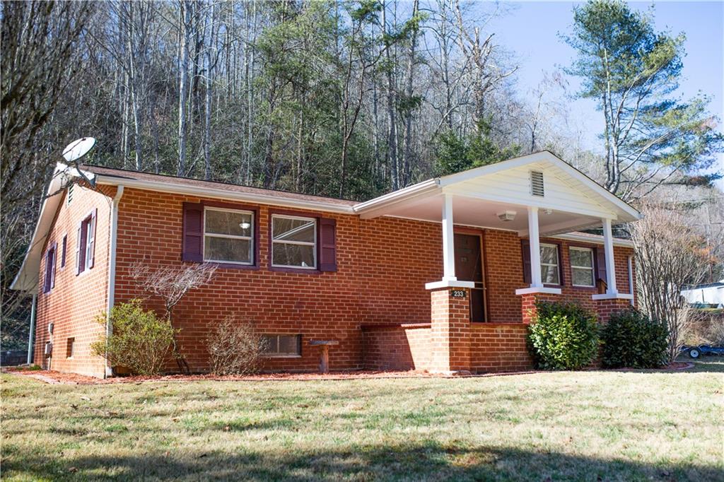 233 Liberty Church Road Marion, NC 28752 - Photo 1 of 29 Gallery Image 1