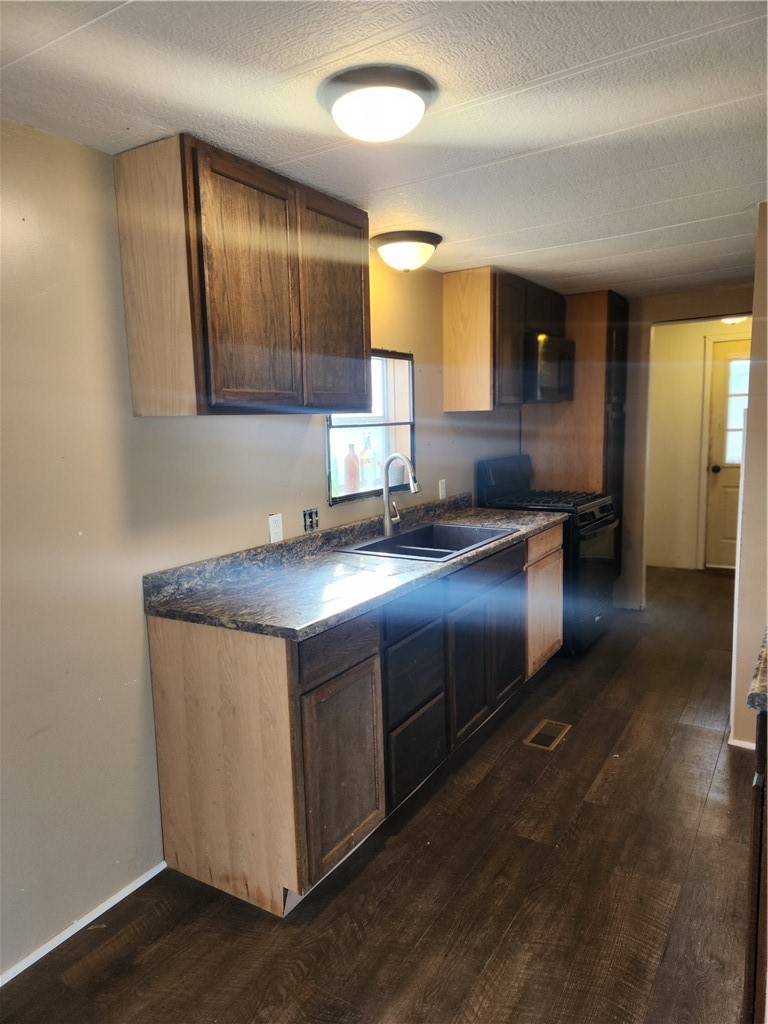 211 Spring Run Manchester, NY 14432 - Photo 5 of 13 Kitchen