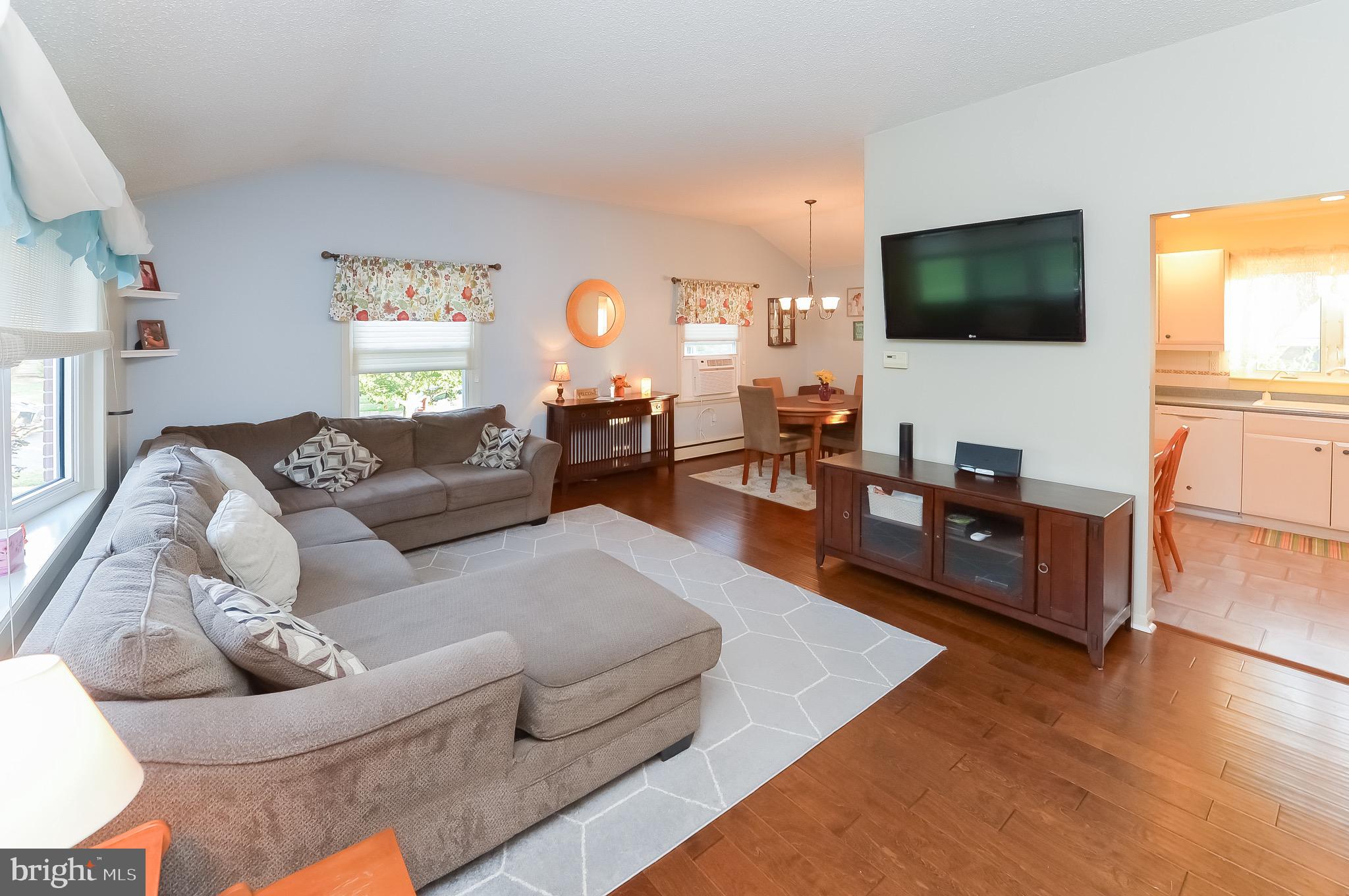 8 Meadowlark Road Stratford, NJ 08084 - Photo 2 of 23