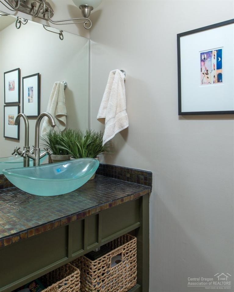 7 Mugho Lane Sunriver, OR 97707 - Photo 9 of 19 Guests enjoy fine finishing touches in t