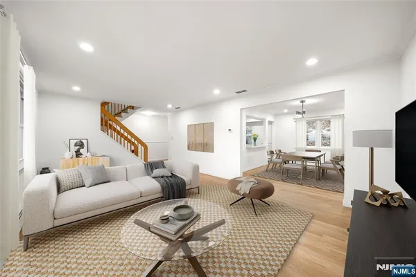 $779,000 | 31 Hooks Lane, Edgewater, NJ 07020