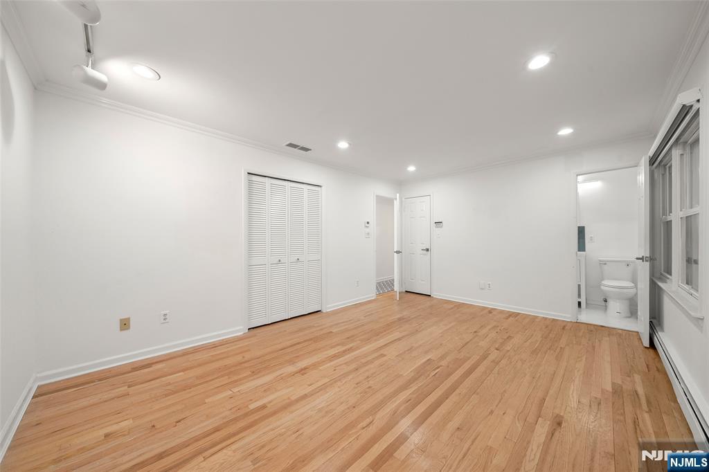 31 Hooks Lane Edgewater, NJ 07020 - Photo 16 of 31
