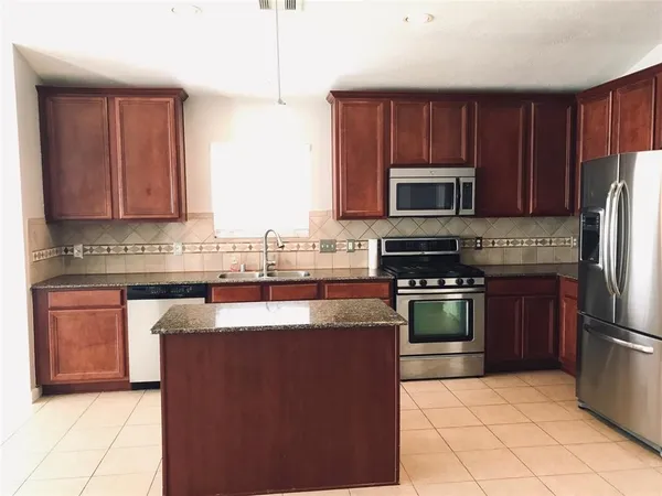 $2,390 | 2016 Leisure Lane, League City, TX 77573