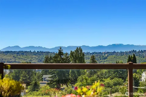 $950,000 | 4977 19th Avenue South, Seattle, WA 98108