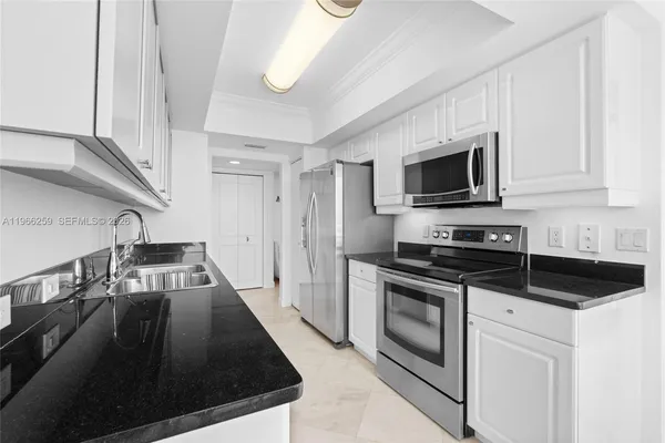 $6,250 | 21055 Yacht Club Drive, Unit 1210, Aventura, FL 33180