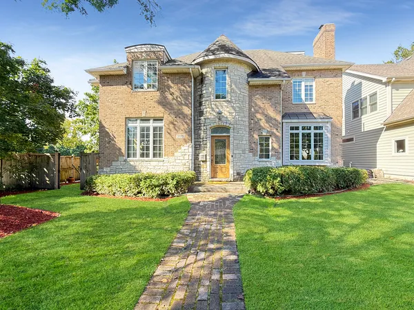 $1,199,000 | 5444 Grand Avenue, Western Springs, IL 60558