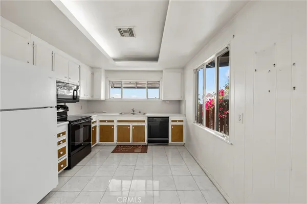 $1,095,000 | 649 Atkins Drive, Glendale, CA 91206