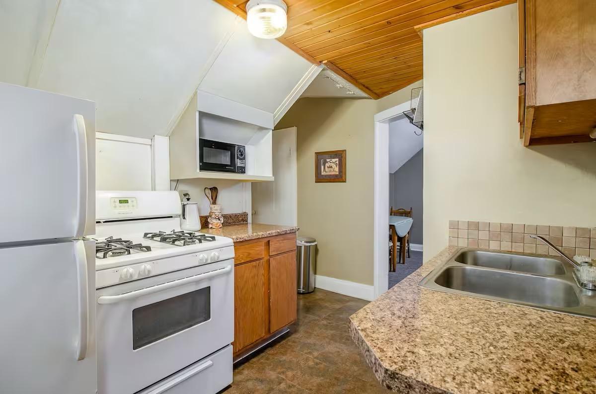 304 7th Street Northwest Rochester, MN 55901 - Photo 3 of 17