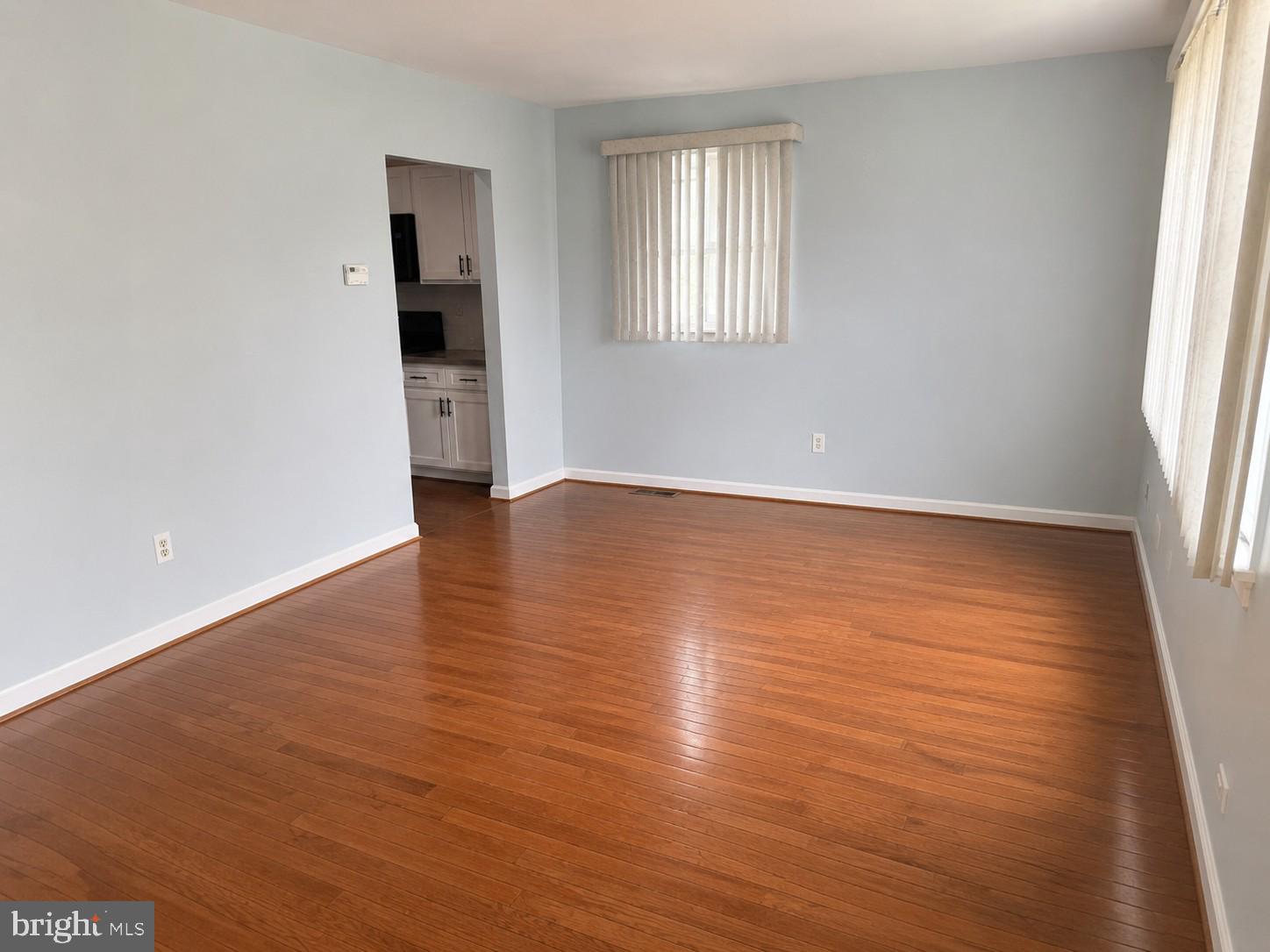 514 Filmore Street Riverside, NJ 08075 - Photo 5 of 28 Living Room - Ai Staging