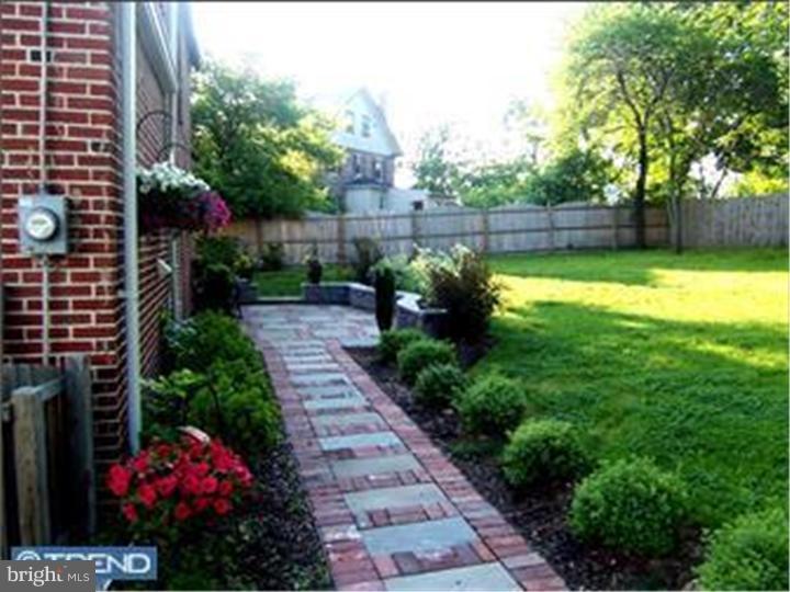 7236 Hollywood Road Fort Washington, PA 19034 - Photo 2 of 3 Gallery Image 2