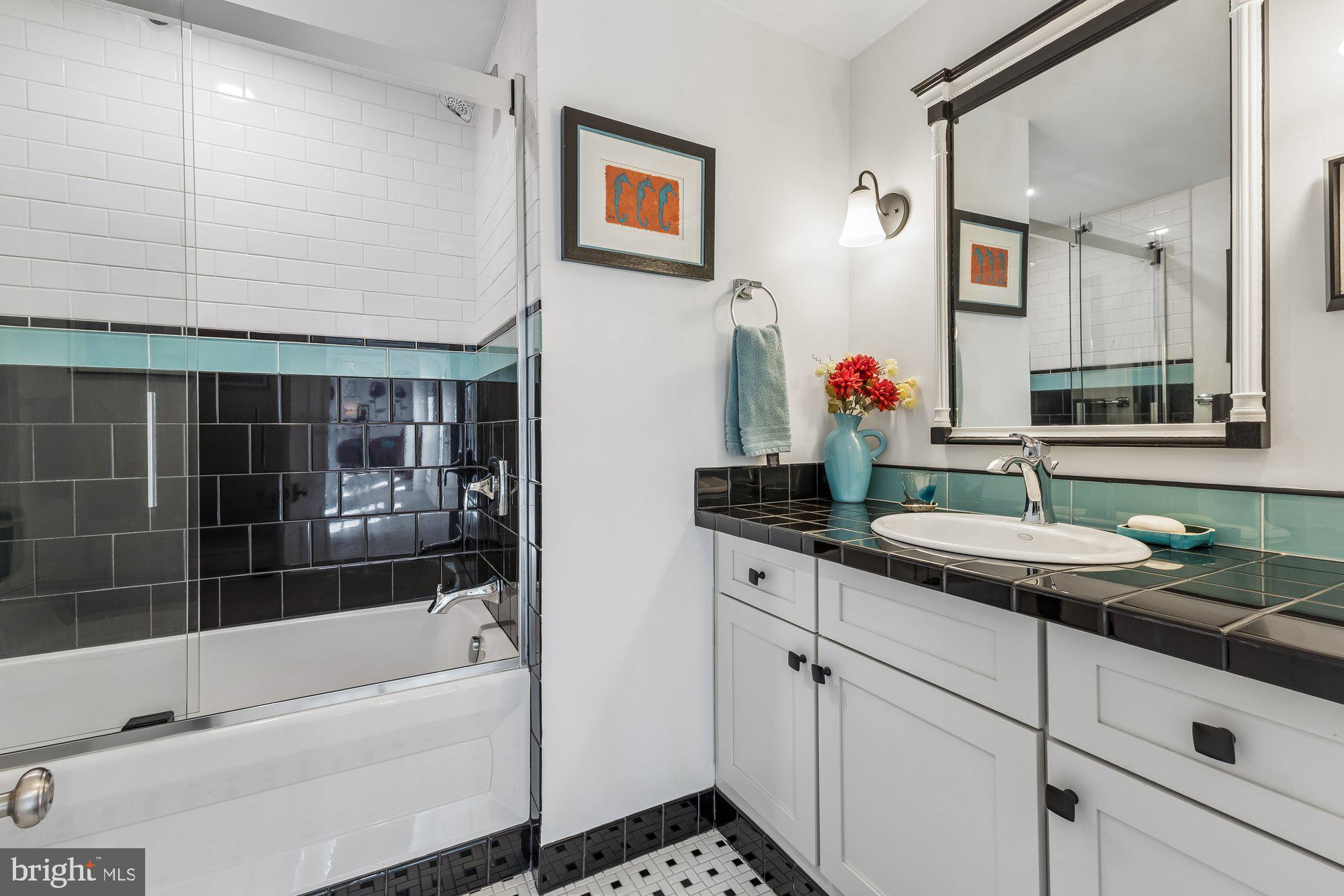 106 East Chestnut Street St. Michaels, MD 21663 - Photo 20 of 39 a bathroom with a bathtub and a sink