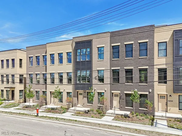 $3,650 | 11218 North Park Place, Cleveland, OH 44104