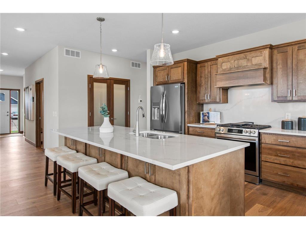 2870 Victoria Street North Roseville, MN 55113 - Photo 7 of 30