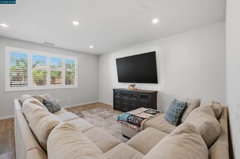 $889,000 | 1655 Apricot Court, Dixon, CA 95620