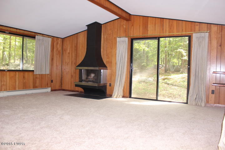 108 Ridgeway Drive Hawley, PA 18428 - Photo 5 of 16