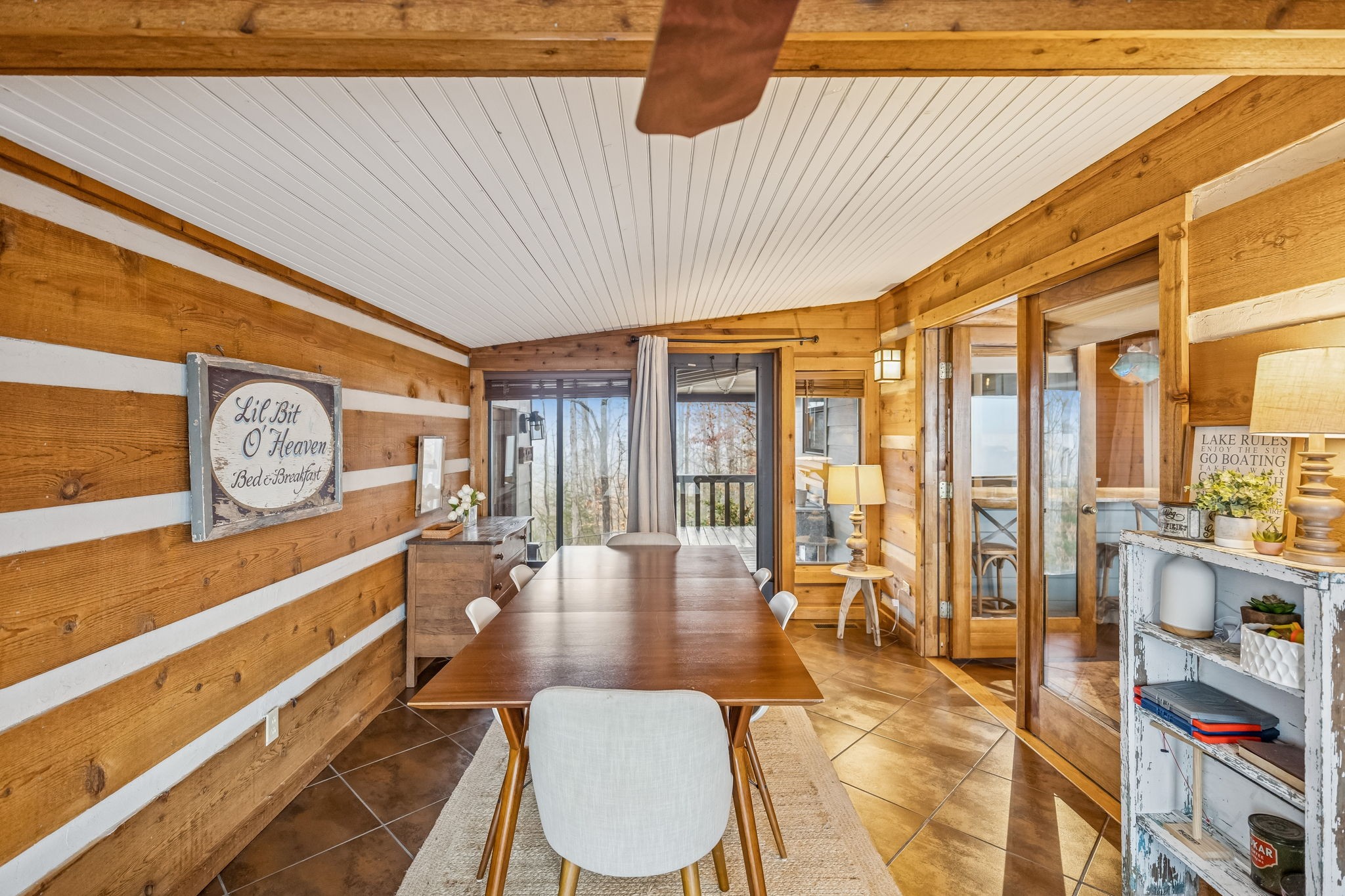289 Dunn Ridge Road Baxter, TN 38544 - Photo 13 of 42 a lobby with furniture and rug