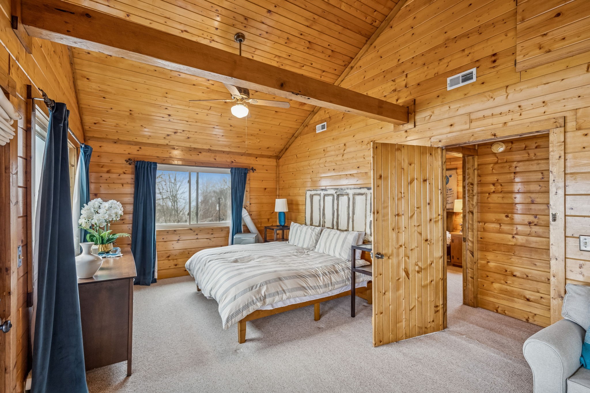 289 Dunn Ridge Road Baxter, TN 38544 - Photo 20 of 42 a bedroom with a bed and a balcony