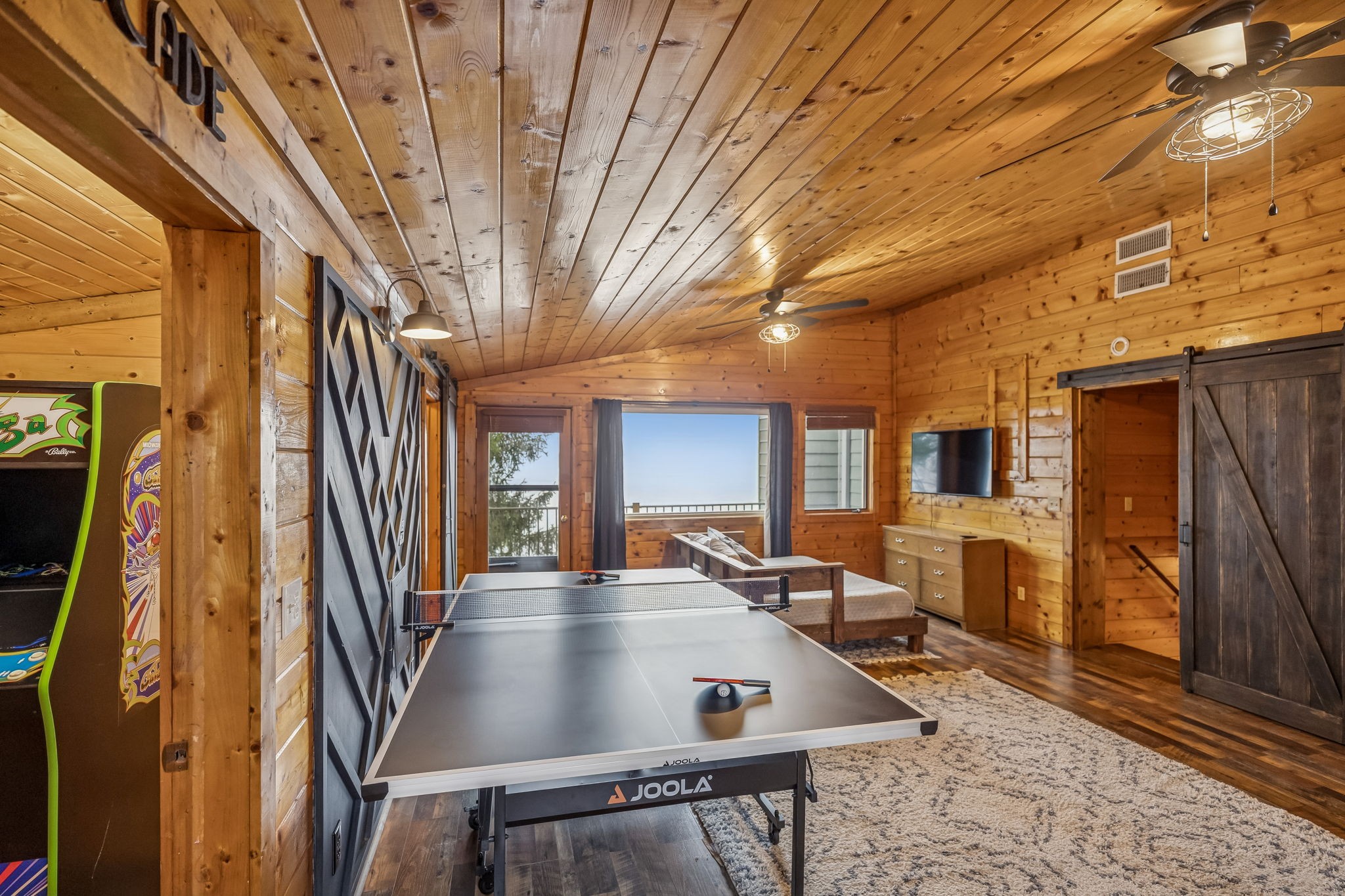 289 Dunn Ridge Road Baxter, TN 38544 - Photo 27 of 42 a view of livingroom with furniture wooden floor and window