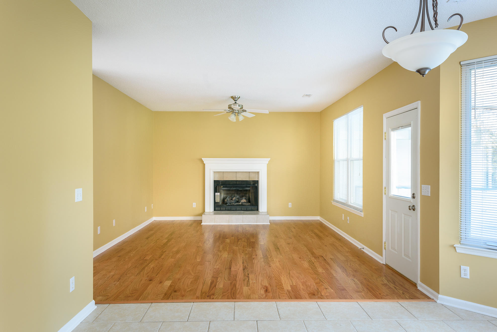 1630 Gunston Hall Road Hixson, TN 37343 - Photo 3 of 28 Den / Family Room