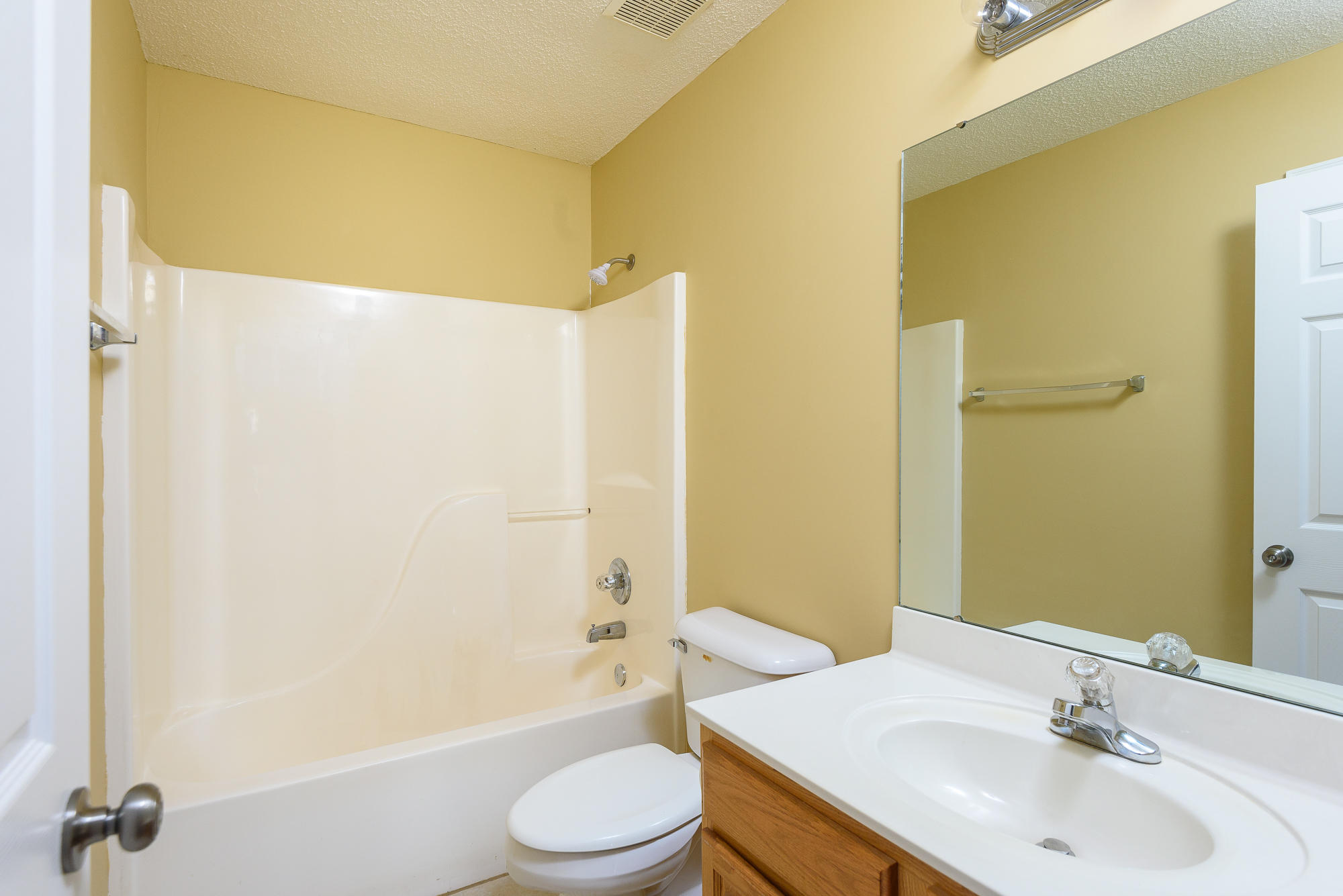 1630 Gunston Hall Road Hixson, TN 37343 - Photo 24 of 28 Full Hall Bath