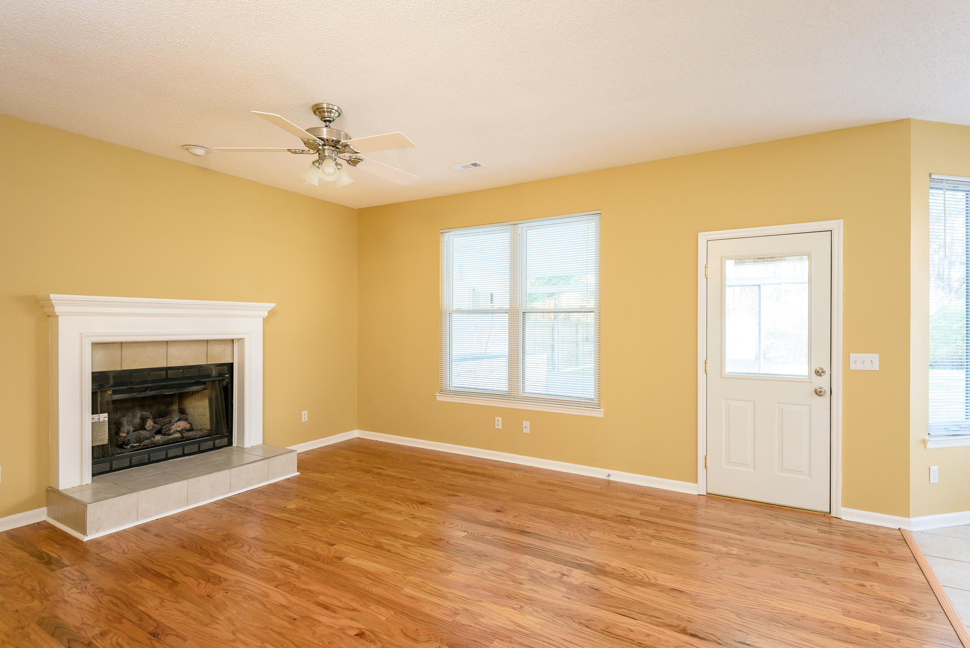 1630 Gunston Hall Road Hixson, TN 37343 - Photo 4 of 28 Den / Family Room